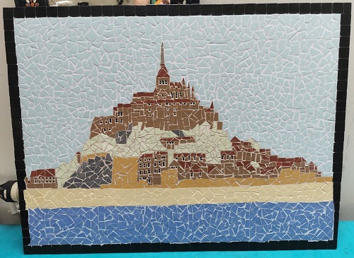 Tableau en mosaïque représentant le Mont-Saint-Michel réalisé avec un mélange de matériaux